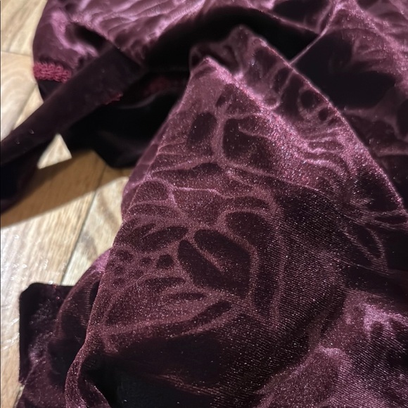 Lord and Taylor Burgundy bathrobe size S - Picture 5 of 7